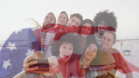 animación de diversos amigos en la playa sobre la bandera de los ee.uu.