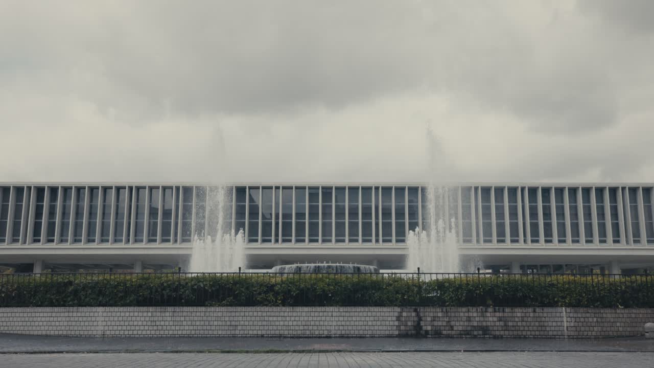 일본 히로시마 평화기념관 앞에 있는 기도 분수