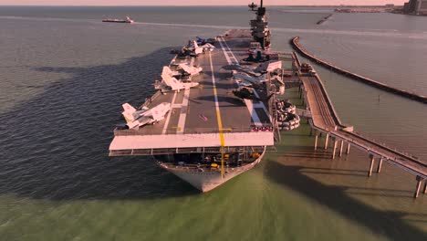 Vista-Aérea-De-La-Cubierta-Superior-Uss-Lexington-Cv-16