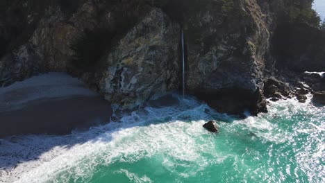 Cataratas-Mcway---Vista-Aérea-De-Big-Sur-California