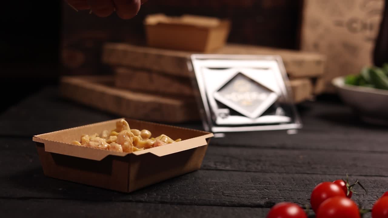 plato de pasta cubierto de queso