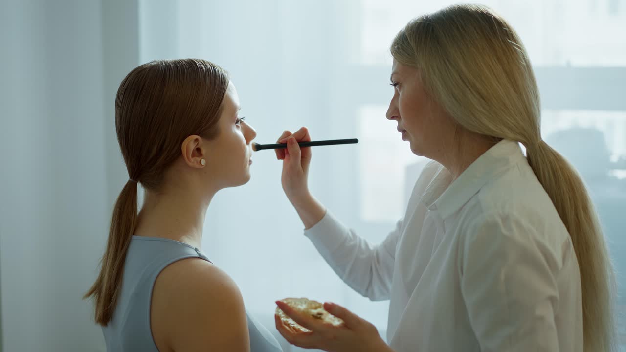 sesión de aplicación de maquillaje