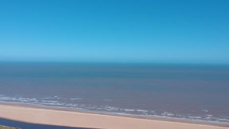 imágenes de drones de la playa del océano azul profundo