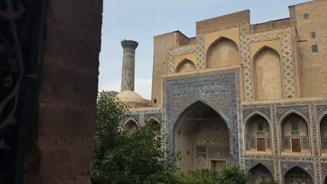 Ulugh-Beg-Madrasa-En-El-Centro-Histórico-De-La-Ciudad-De-Samarcanda,-Uzbekistán,-Patrimonio-De-La-Humanidad-Por-La-Unesco