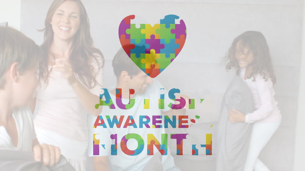 texto del mes de concienciación sobre el autismo sobre la familia teniendo una pelea de almohadas en la cama