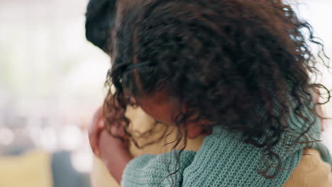 feliz, abrazar y un niño con un padre en una casa