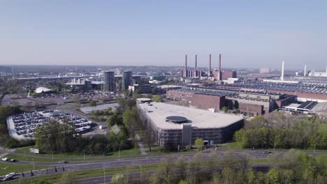 Aerial-View-Of-Autostadt-Museum-And-Turmfahrt-in-der-Autostadt-In-Wolfsburg,-Germany