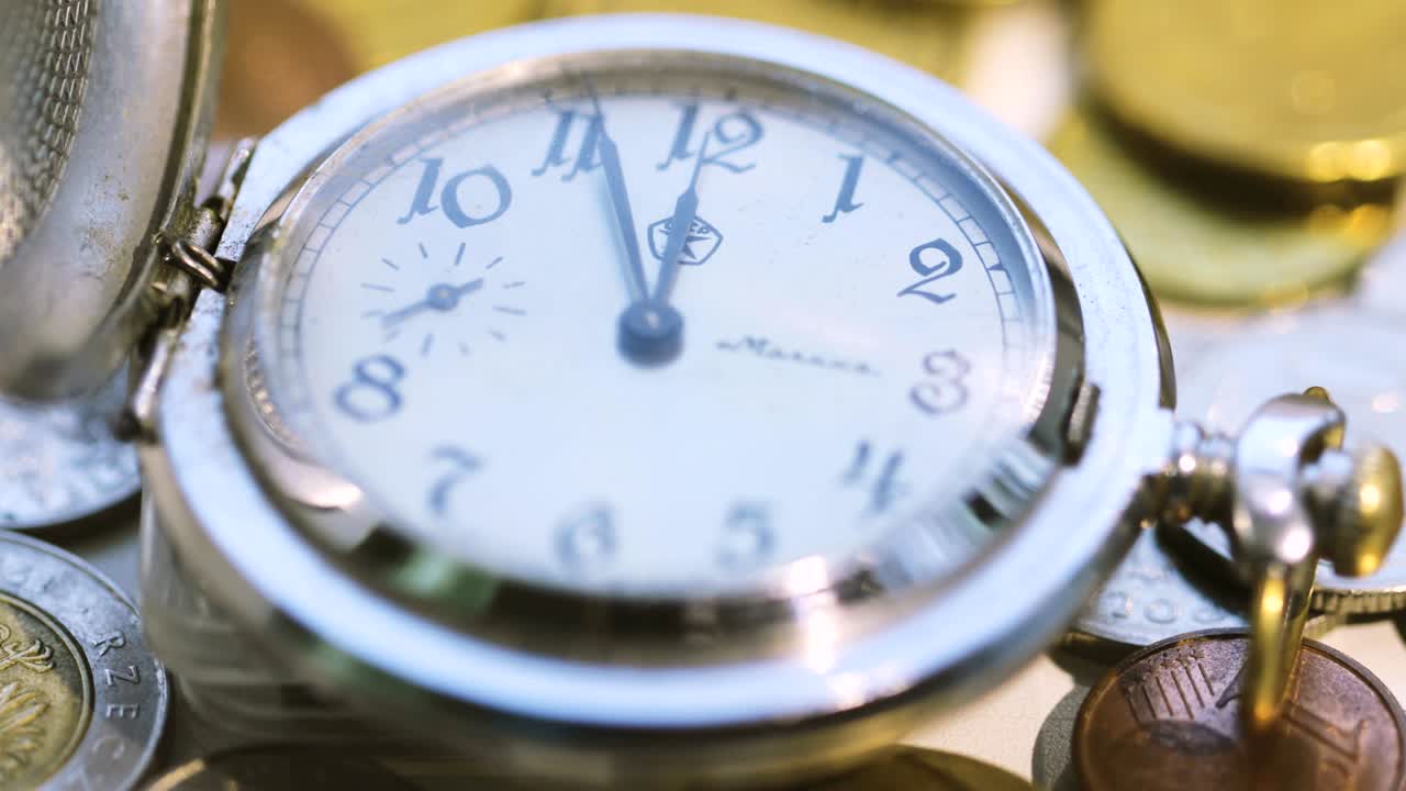 viejo reloj de bolsillo abierto