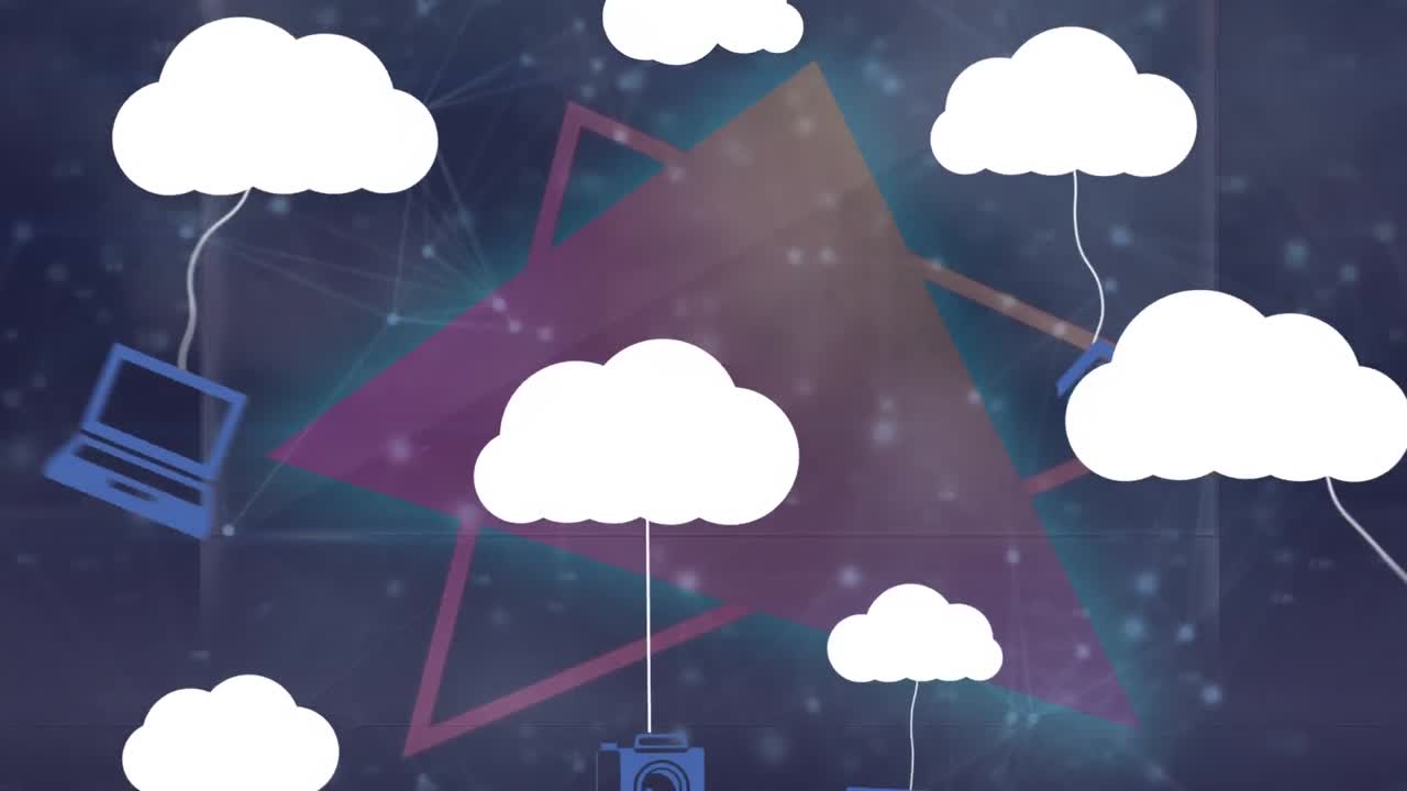 animación de nubes e iconos digitales sobre triángulos y red de conexiones