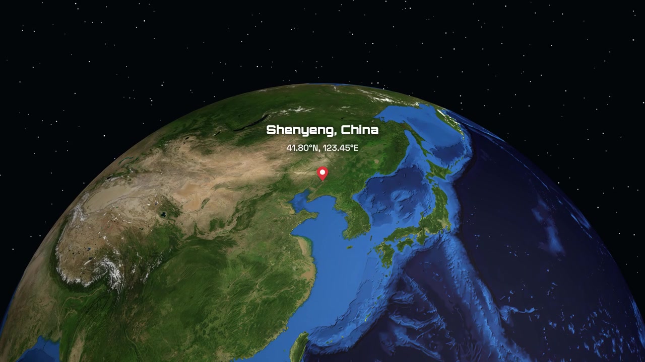 宇宙から中国の瀋陽にズームインするデジタルアニメーション、地理座標と位置マーカー付き。