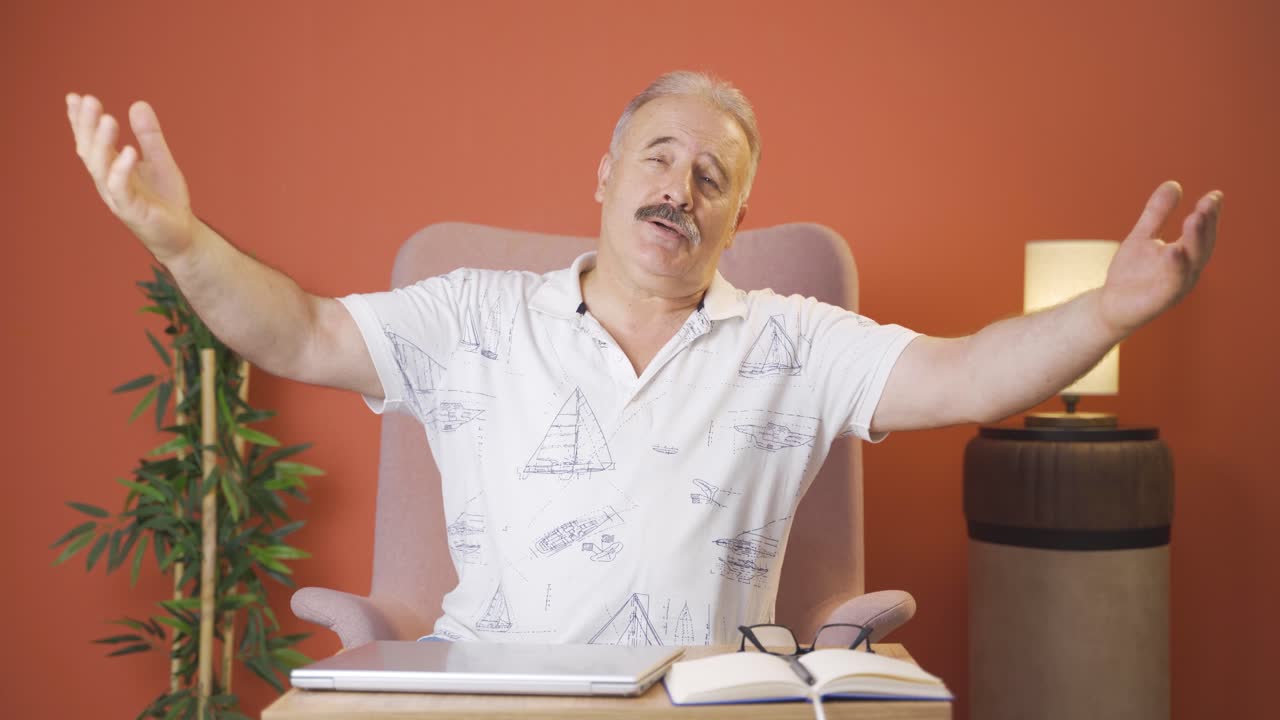 ⁇ 은이가 노래하고 있어.