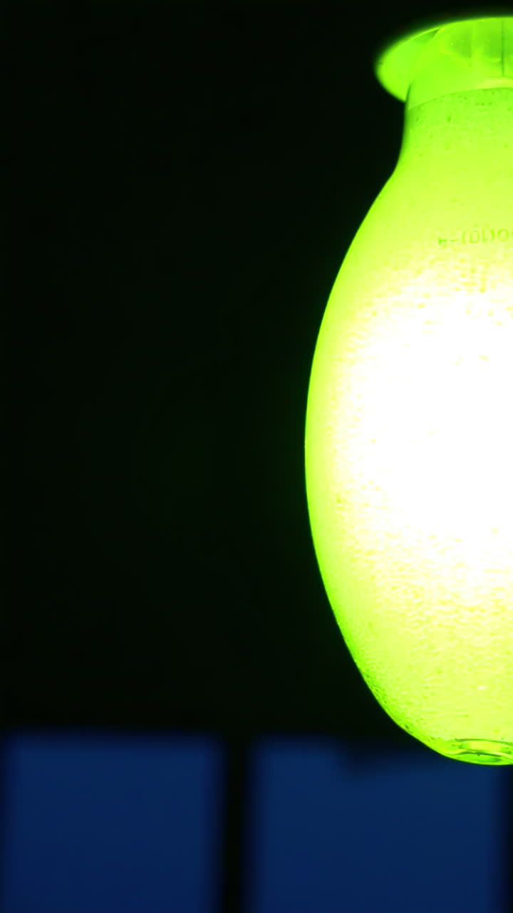 녹색 유리 램프