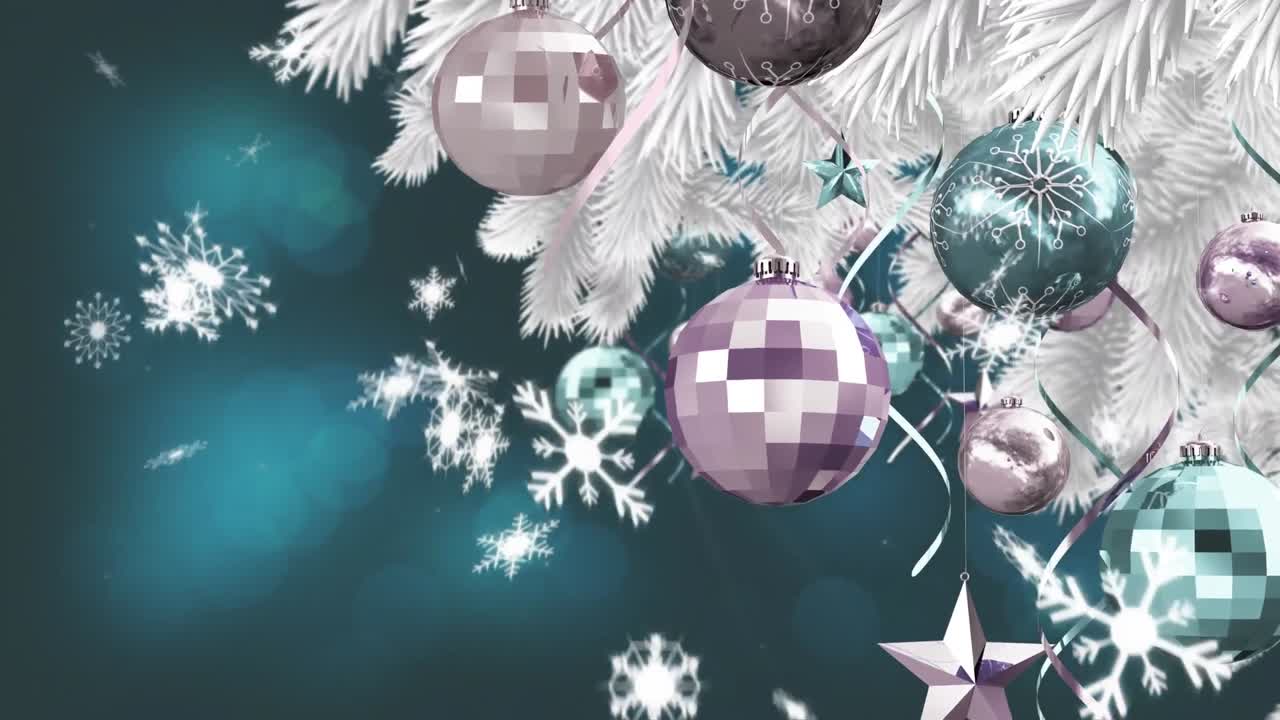 animación digital de bolas de navidad y decoraciones de estrellas colgadas en el árbol de navidad contra manchas