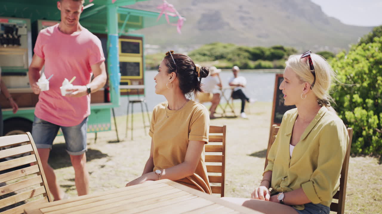 우리는 모든 좋은 아이스크림 장소를 알고 있습니다.