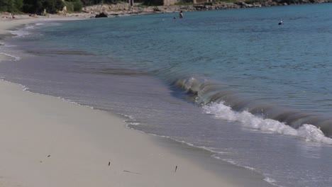 disparo estático en cámara lenta para las olas del mar en movimiento