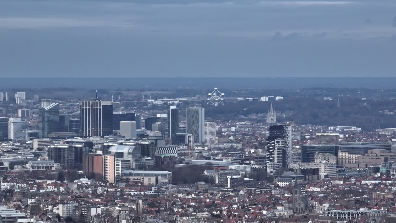 항공 통찰력: 브셀의 지리학, 역사적인 집에서 허브까지, 심지어 빛납니다.