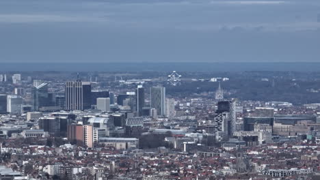 Einblicke-Aus-Der-Luft:-Die-Geographie-Brüssels,-Von-Historischen-Häusern-Bis-Hin-Zu-Knotenpunkten,-Strahlt-Gleichmäßig
