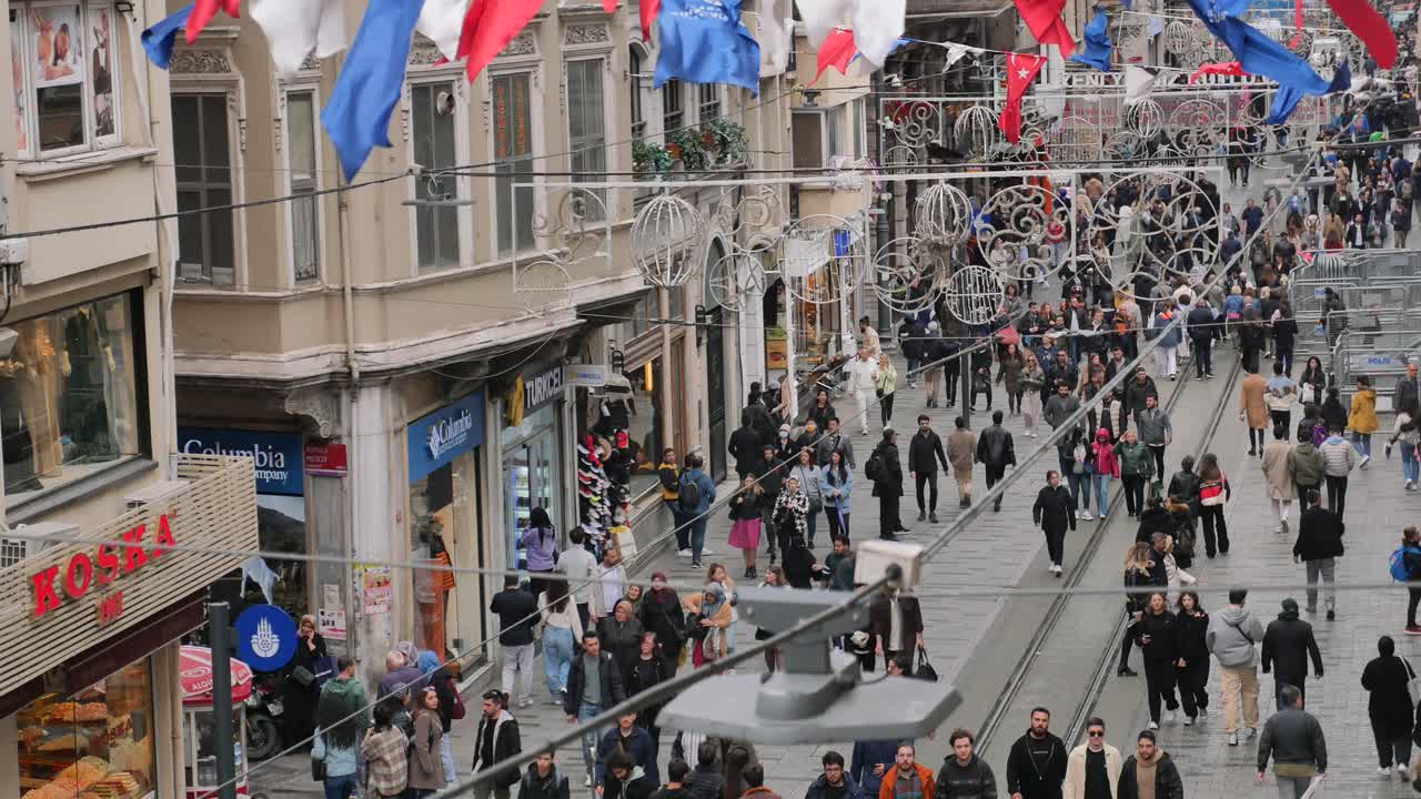 이스탄불의 바쁜 거리 장면