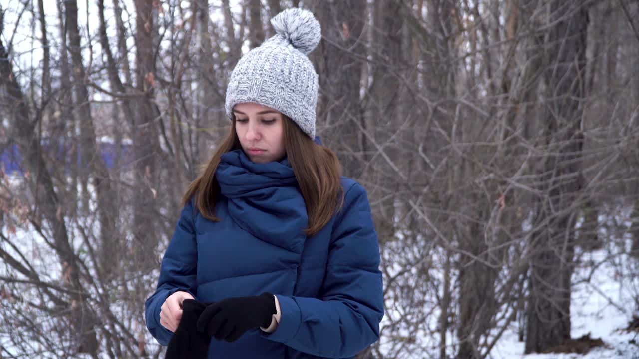 겨울 공원의 여자