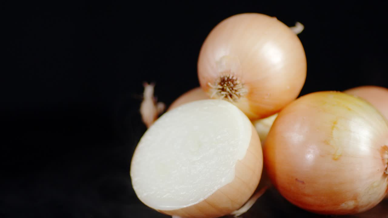 Whole and half onions with cool steam.