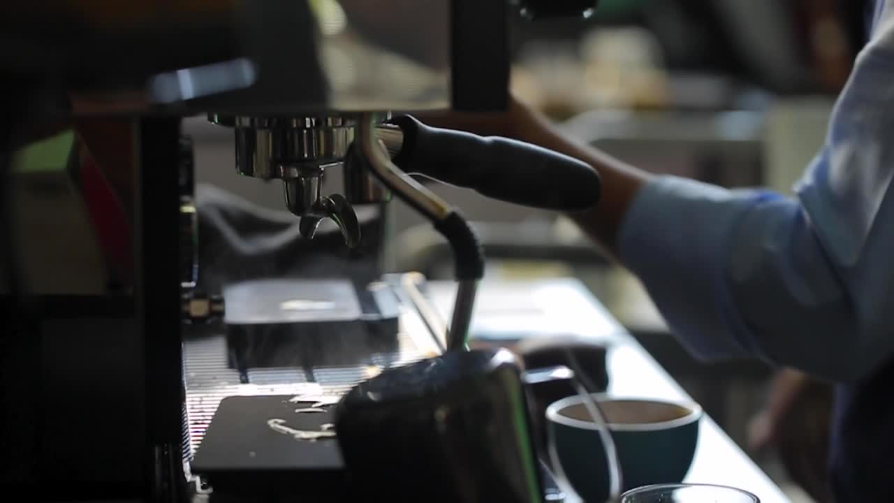 BARISTA MAKING COFFEE IN A RESTAURANT