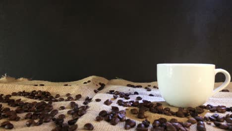 taza de café al vapor con bucle de 4 k