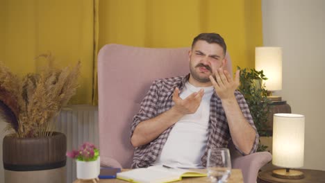 el hombre que es ofendido por su lenguaje.
