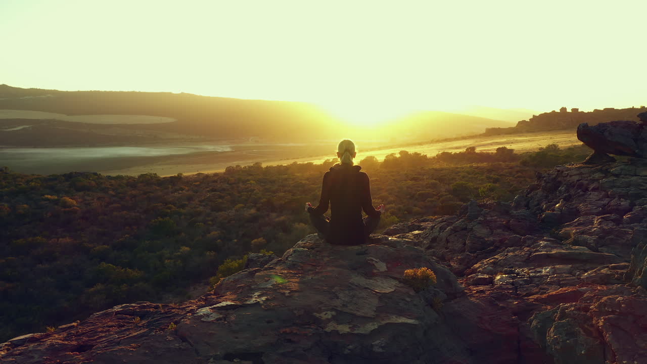 la naturaleza es el mejor lugar para practicar yoga.