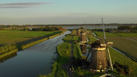 Drei-Windmühlen-In-Den-Niederlanden-Aus-Der-Luft