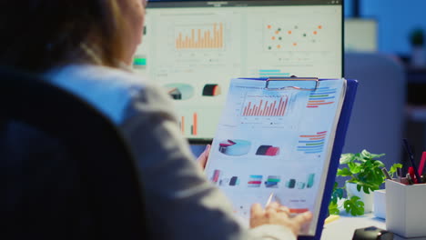 Close-up-of-business-woman-holding-clipboard-with-graphics