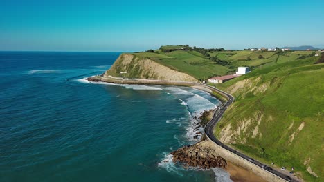 Preciosa-Costa-De-Zumaia-En-Vista-Aérea,-España