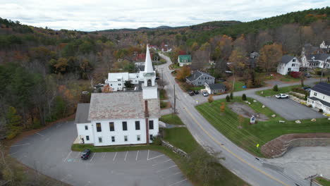 Drone-Aerial-View-of-United-Methodist-Church-in-Sunapee,-New-Hampshire-USA