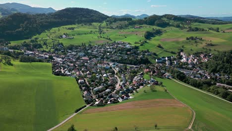 vista aérea de un pueblo de suiza