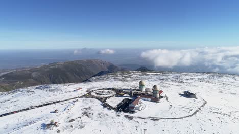 serra da estrela en portugal. el pico de la montaña torre