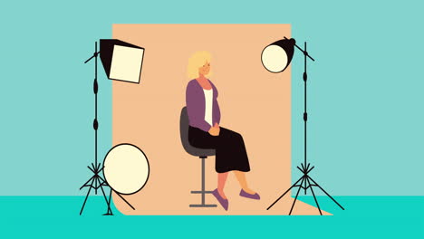 mujer sentada en un estudio fotográfico con lámparas