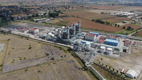 toma aérea de una planta de generación de energía y vapor
