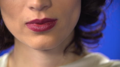 labios femeninos con pintalabios de una mujer hermosa