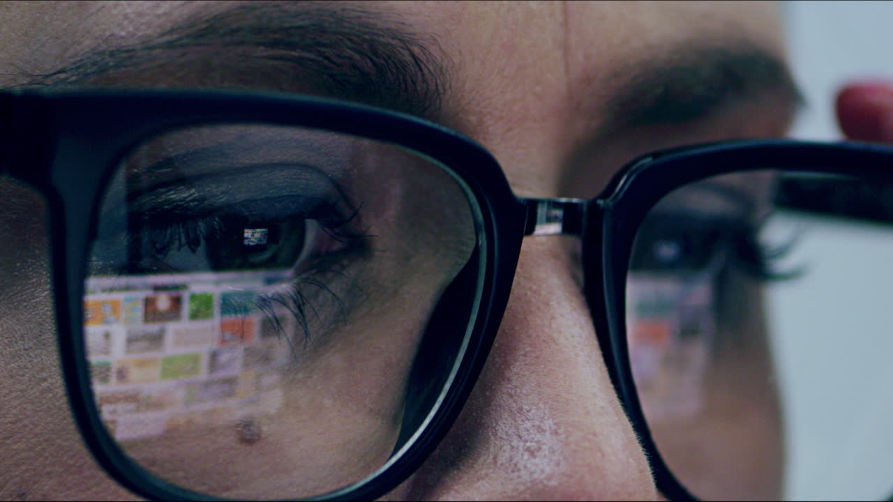 imágenes de video macro de 4k de una joven atractiva