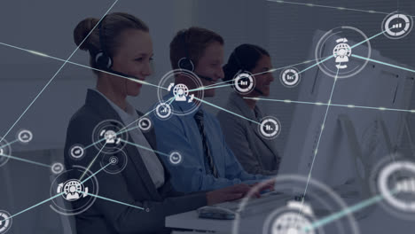 animazione di icone collegate su diversi agenti di servizio clienti che parlano con i clienti in ufficio