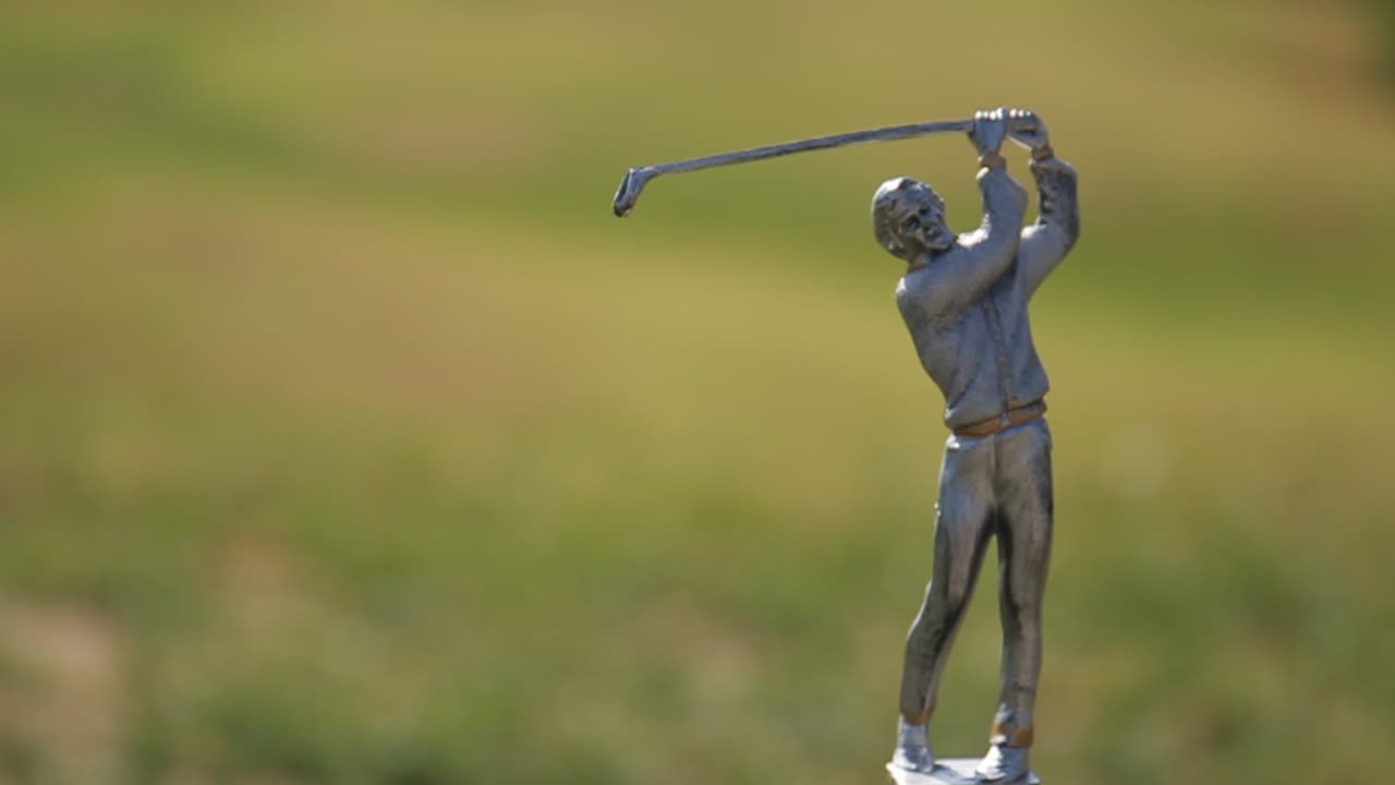 Golf statue