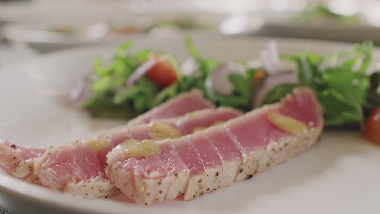Seared tuna with salad