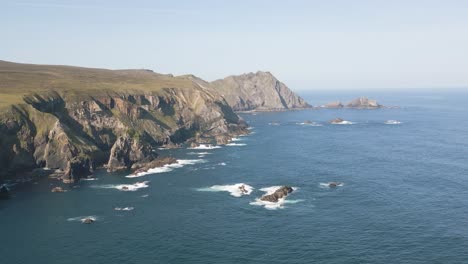 Costa-Irlandesa-Y-Metraje-Cinematográfico-De-4k-Del-Puerto.