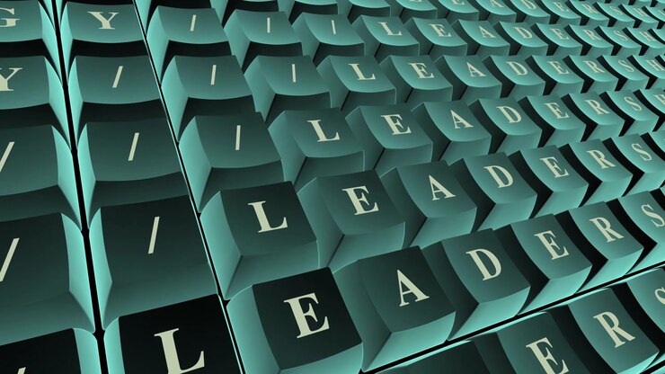 Animated keyboard keys changing to display keywords like strategy, innovation, and leadership.