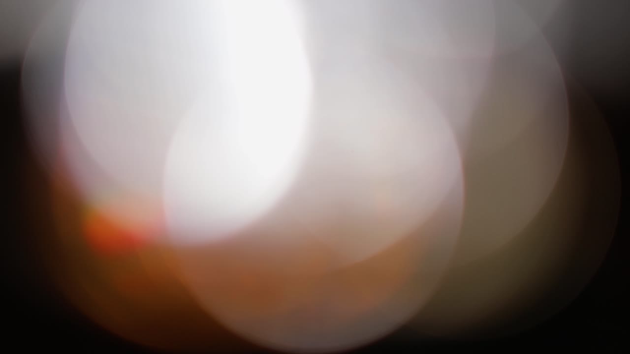 fugas de luz imágenes borrosas de 4k, superposiciones de bokeh de destello de brillo de lente circular parpadeante en movimiento, transiciones