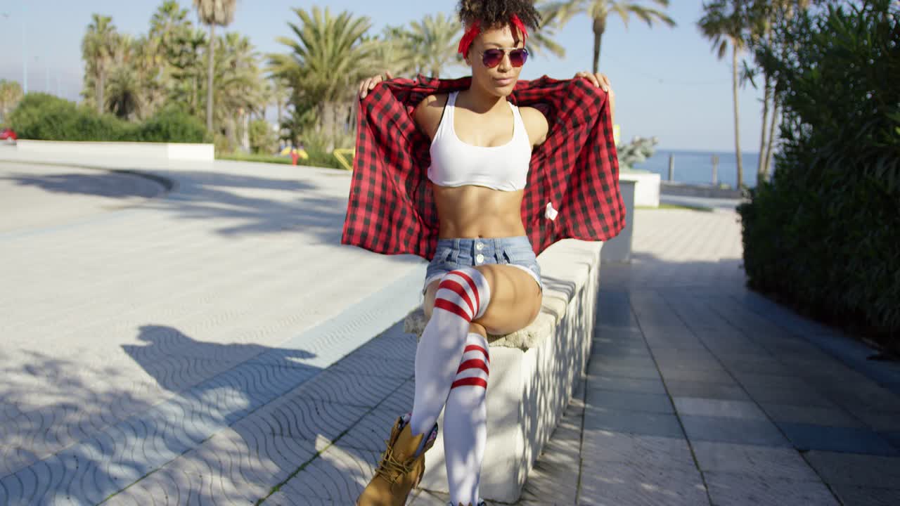 젊은 현대 아프리카계 미국인 소녀 sitting