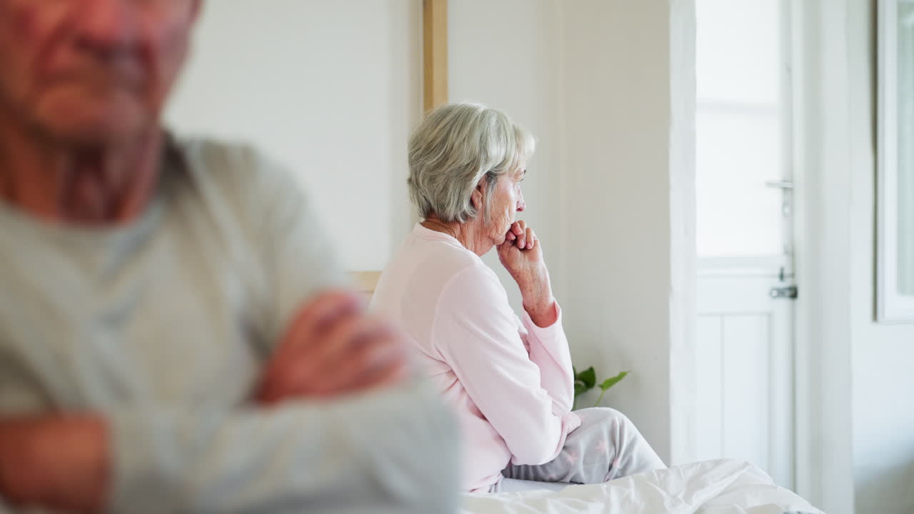 이혼, 싸움, 그리고 침실에 있는 고등 부부
