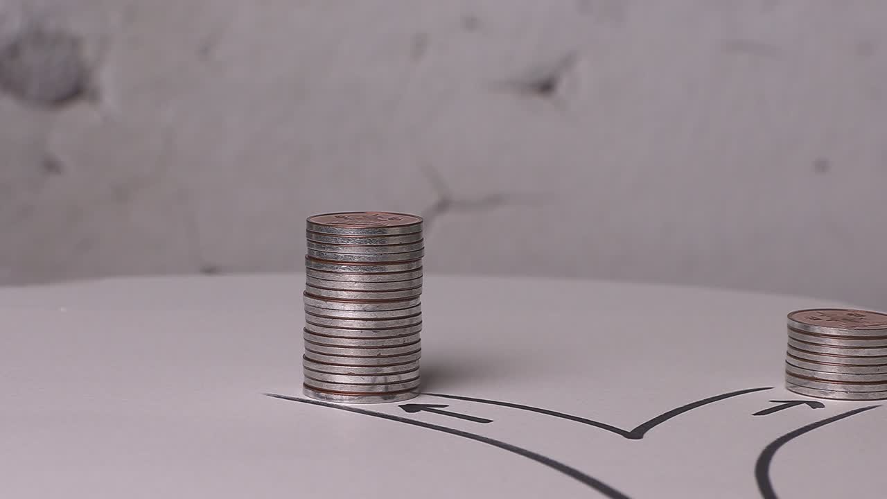 due percorsi con diverse altezze di monete.