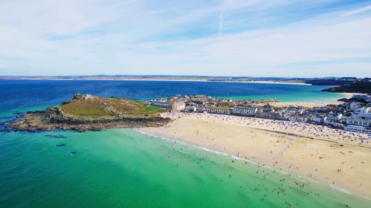 st ives, ciudad de cornualles con aguas turquesas