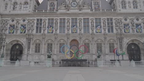 paris city hall with olympic rings