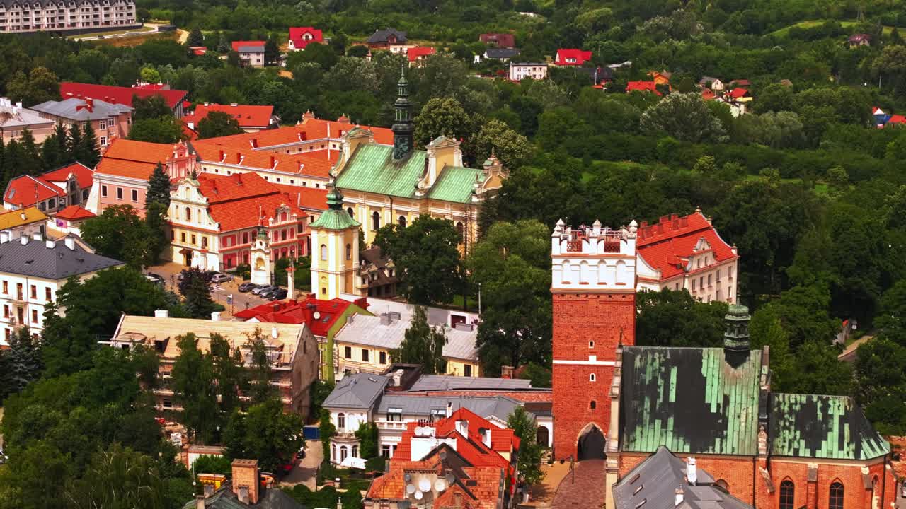우리의 드론은 이전과 달리 니모들린의 본질을 포착합니다.